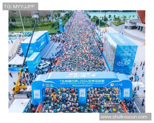 南京城市马拉松点评:极限运动队展现灵活性与团队协作的精彩瞬间