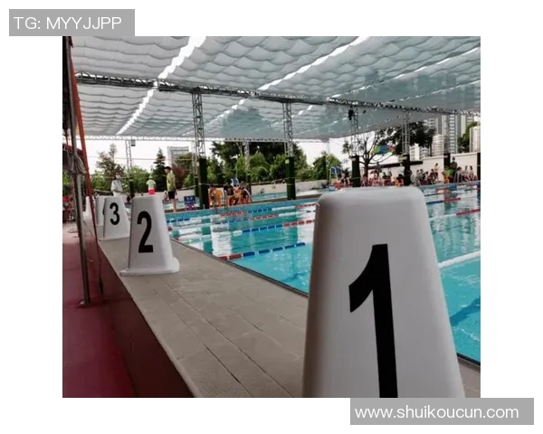 水中舞动 梦幻泳姿展示 体育表演会精彩纷呈