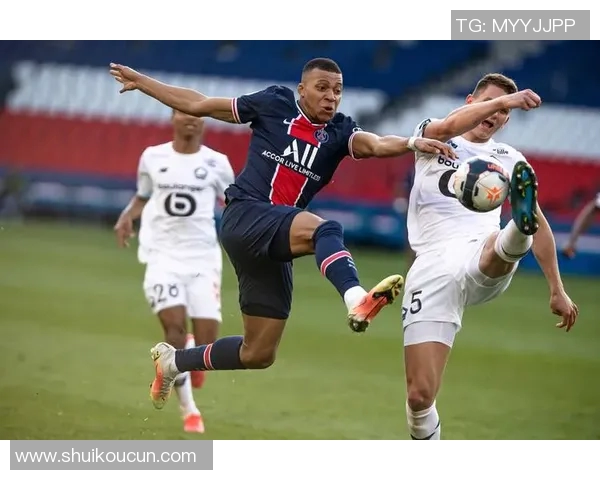 聚焦进球瞬间 解读足球比赛中的关键时刻与精彩进攻策略